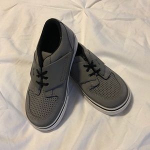 NWT Little boys Puma size 8 sneakers